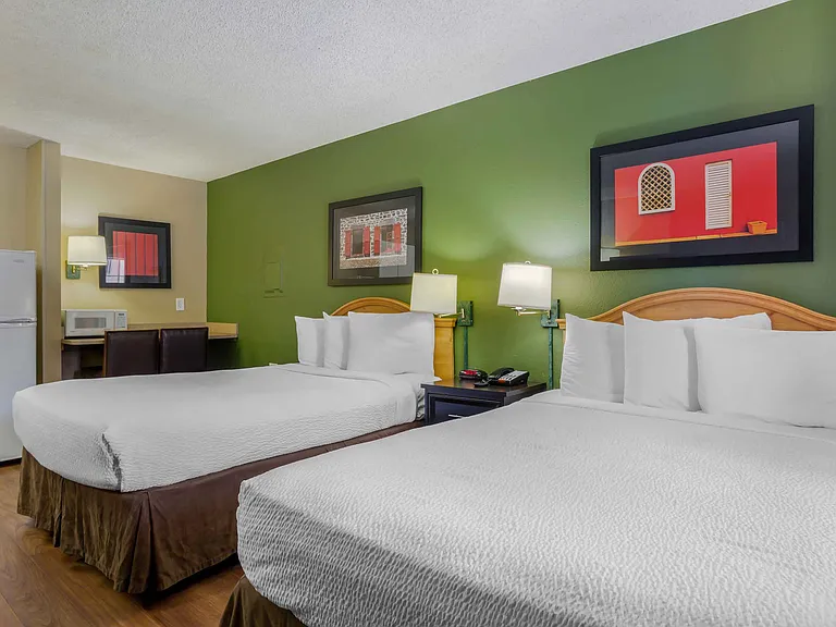 Studio Suite - 2 Full Beds
