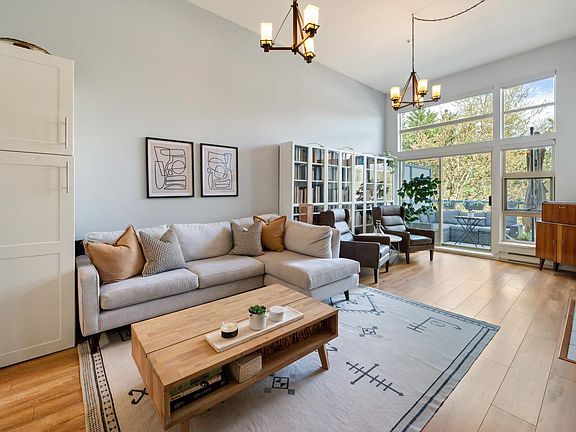2nd image of 301 Maude Rd #606