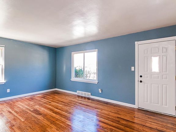 5th image of 25280 Richards Ave