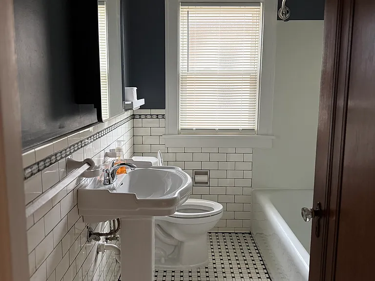 14432 Delaware Ave #B — Photo 22