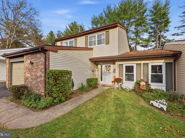 3 King Charles Ln, Newtown, PA 18940