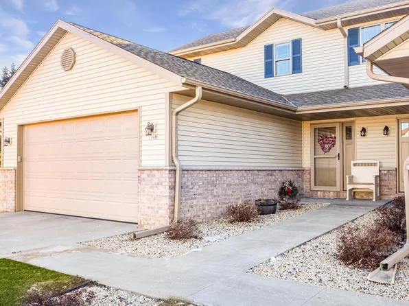 1318 Legion CIRCLE, West Bend, WI 53090