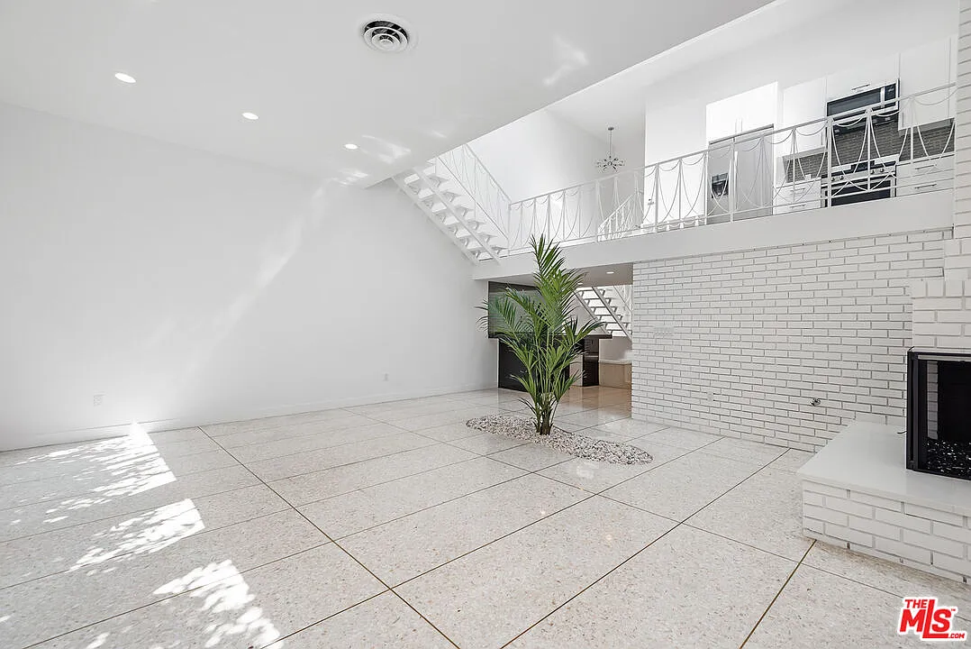 2 bed, 2.0 bath, $6,095 — Photo 4