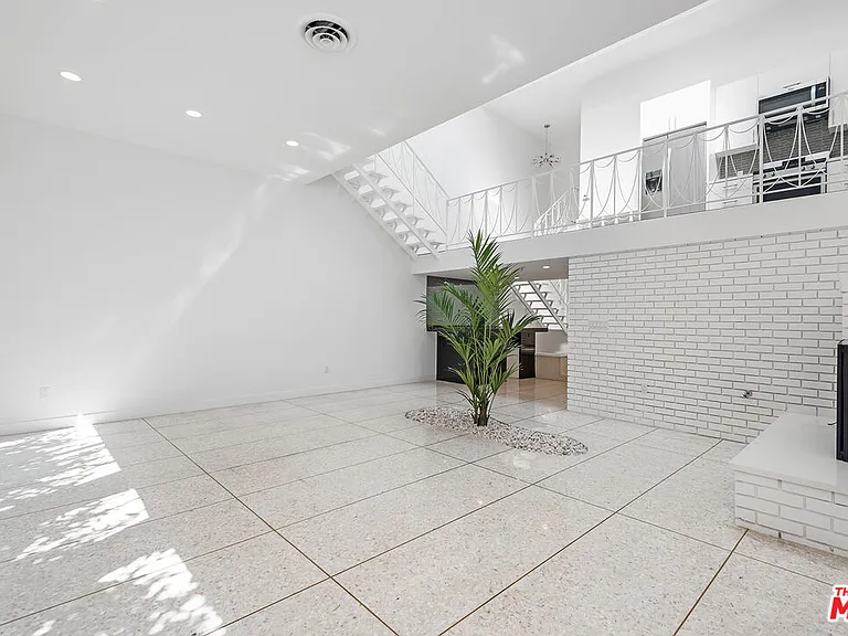764 N Doheny Dr #2 — Photo 4
