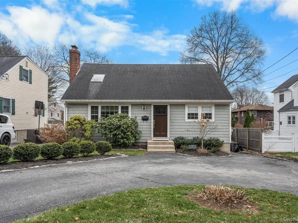 62 Smith Street, Greenlawn, NY 11740