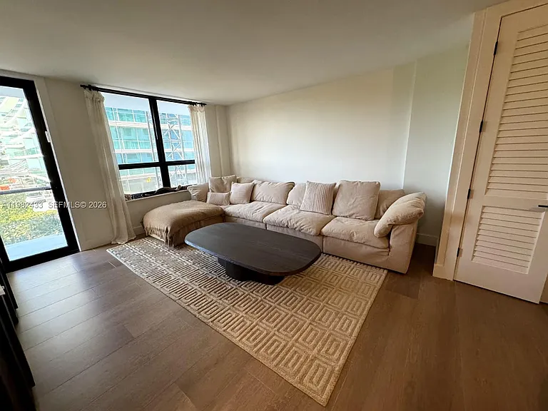 10185 Collins Ave #323 — Photo 2