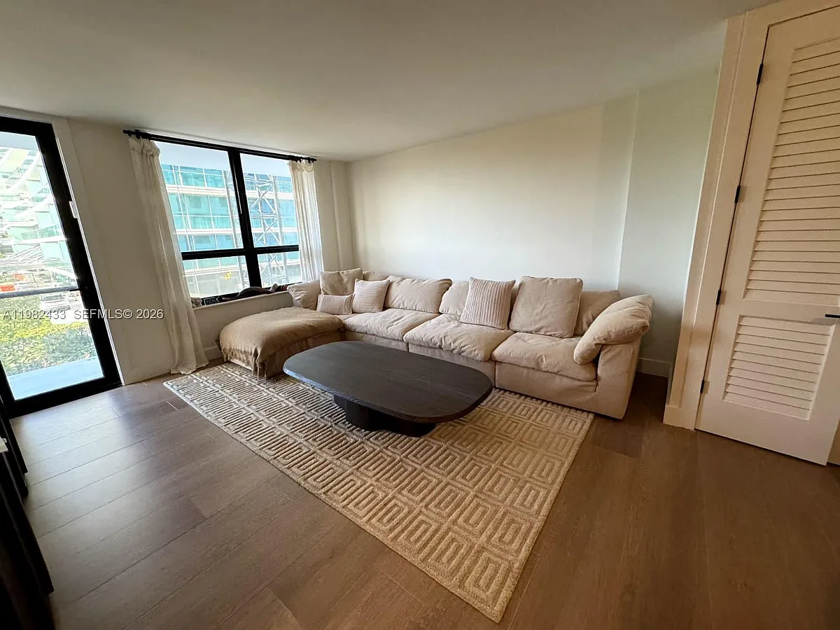 Building Photo - 10185 Collins Ave #323