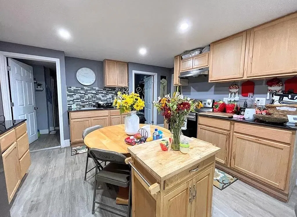 3 bed, $2,100 — Photo 1