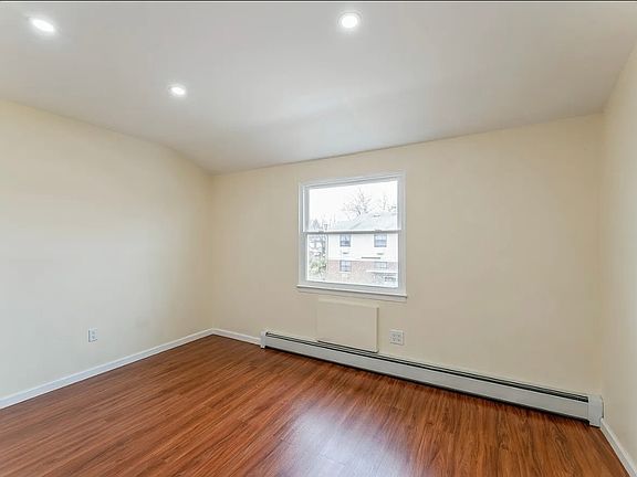 5th image of 115-19 Marsden St #2