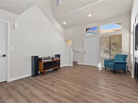 4th image of 6925 Coral Rock Dr