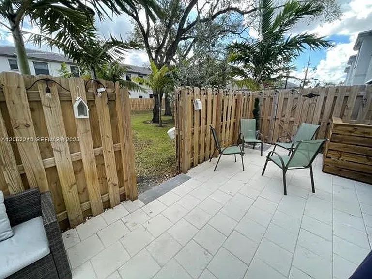 1524 SW 28th St #1524 — Photo 12