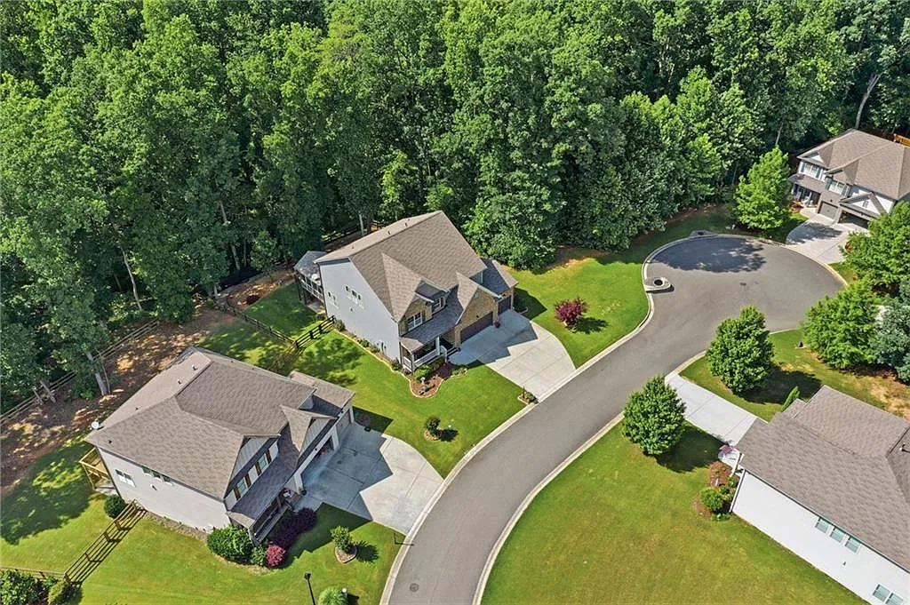 5 bed, 4.0 bath, 4511 sqft, $3,500 — Photo 2