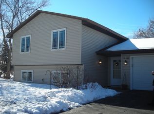 10262 Brittany Way, Eden Prairie, MN 55347