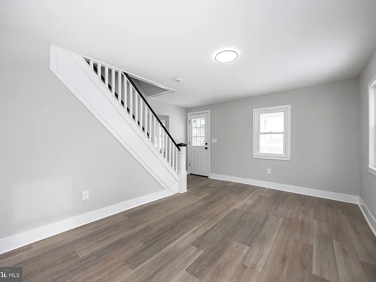 181 W 7th Ave — Photo 16