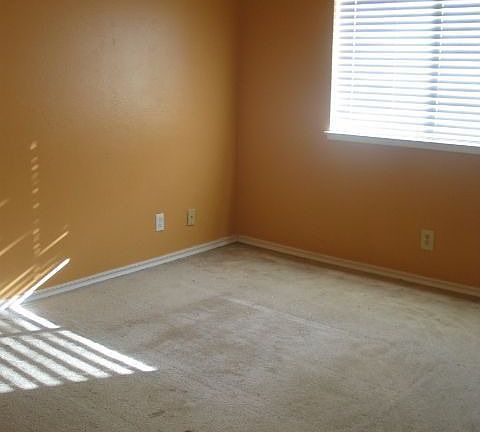 4th image of 2340 Warfield Way Unit B