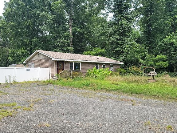 3rd image of 575 Wallace Dr