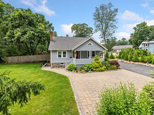 928 Main St, Lynnfield, MA 01940