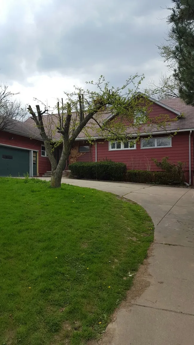 2596 S Green Rd photo 1