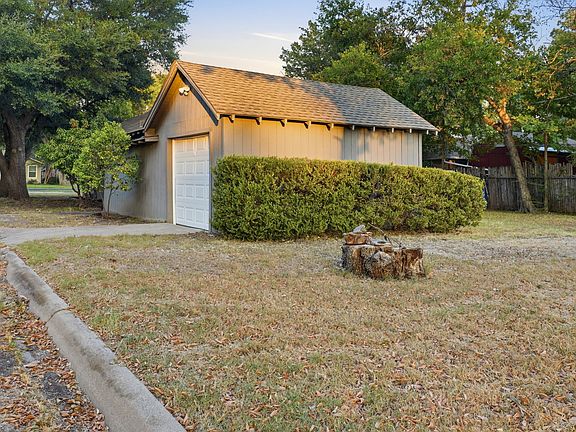 4th image of 908 Forrest Ave