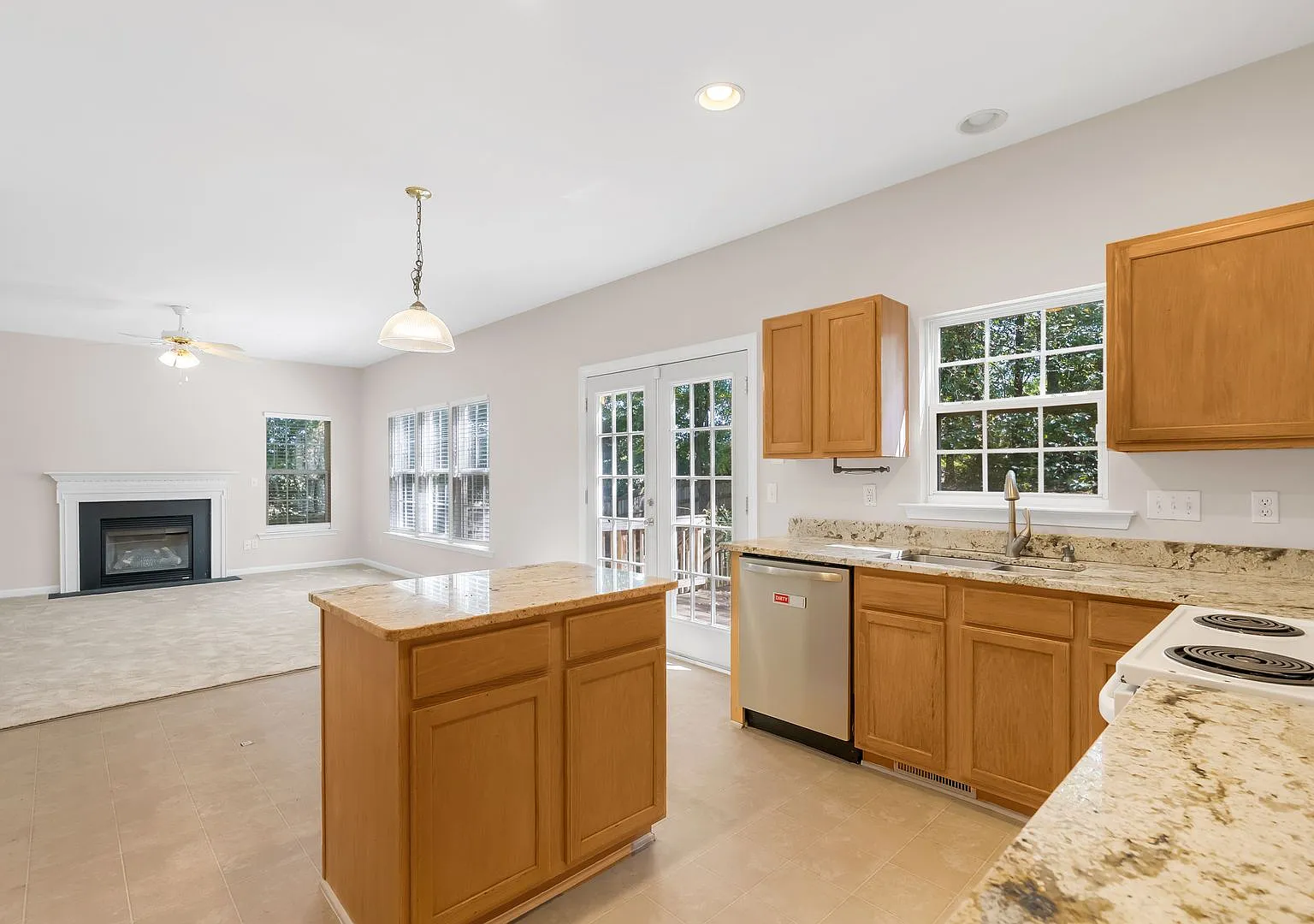 Spacious home in Orchard Farms Community! — Photo 4