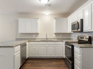 1015 E Grayson Ave #B, Sapulpa, OK 74066