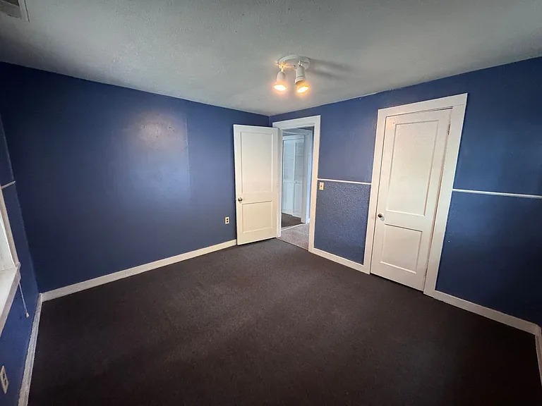 587 S Main St — Photo 14