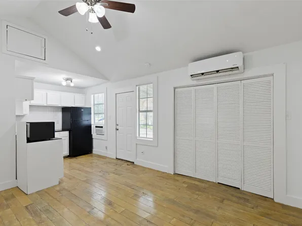 820 W 10th St, Dallas, TX 75208