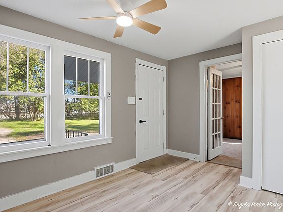 4th image of 3320 Bull Valley Rd
