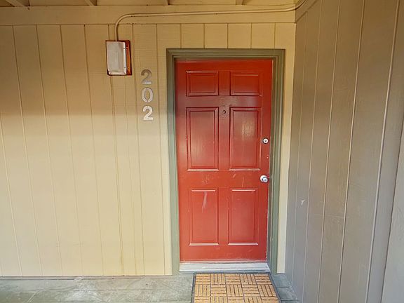 3rd image of 1390 Alder St APT 202