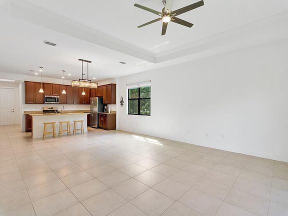 5th image of 1613 Willows Square