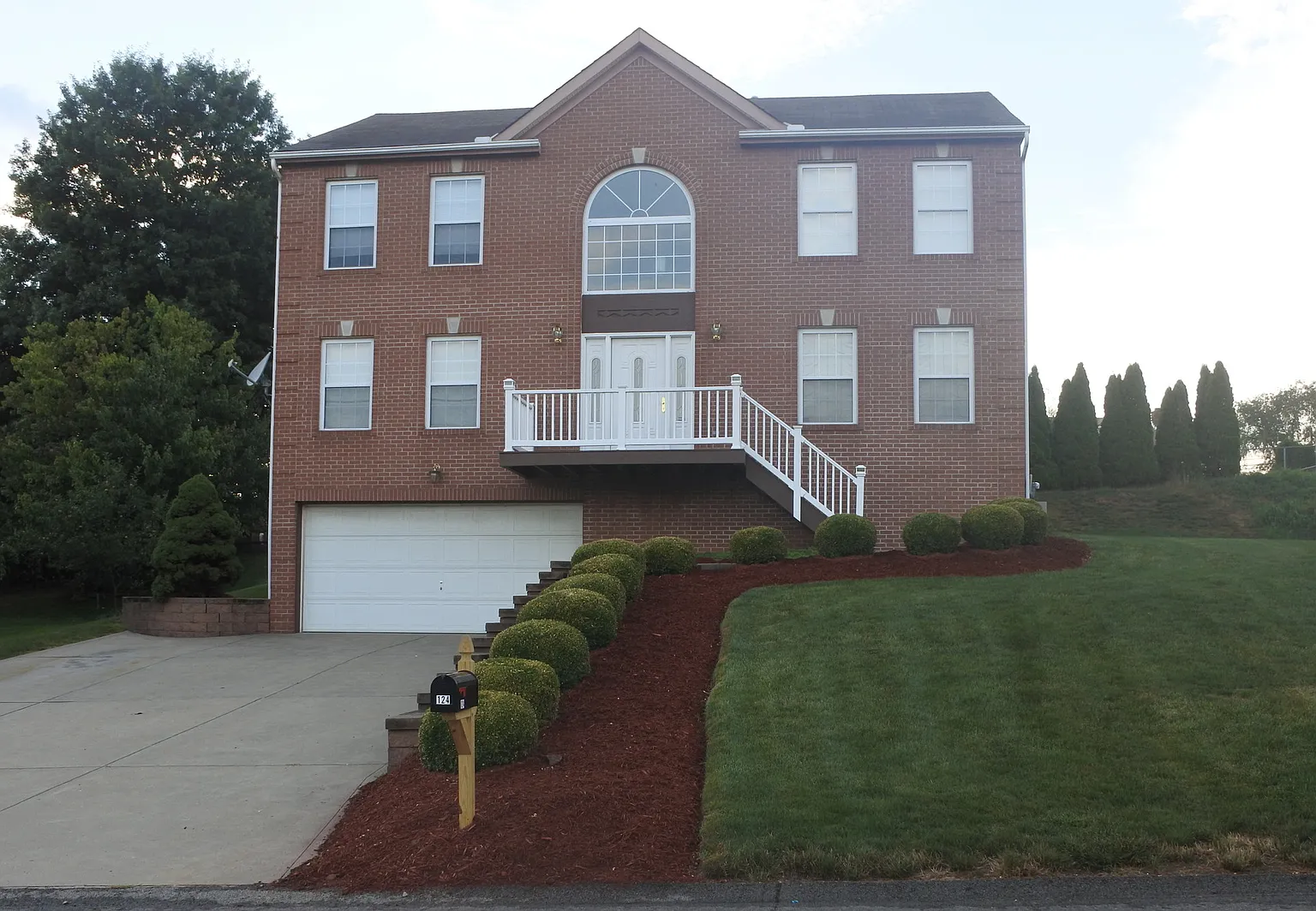 124 Coventry Ct photo 1