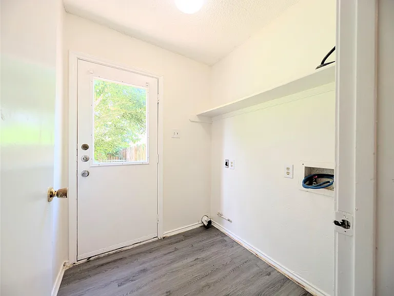 2036 Redwing Way — Photo 11