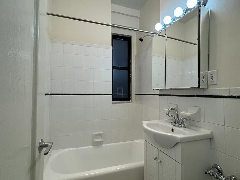 509 Cathedral Pkwy #5A — Photo 3