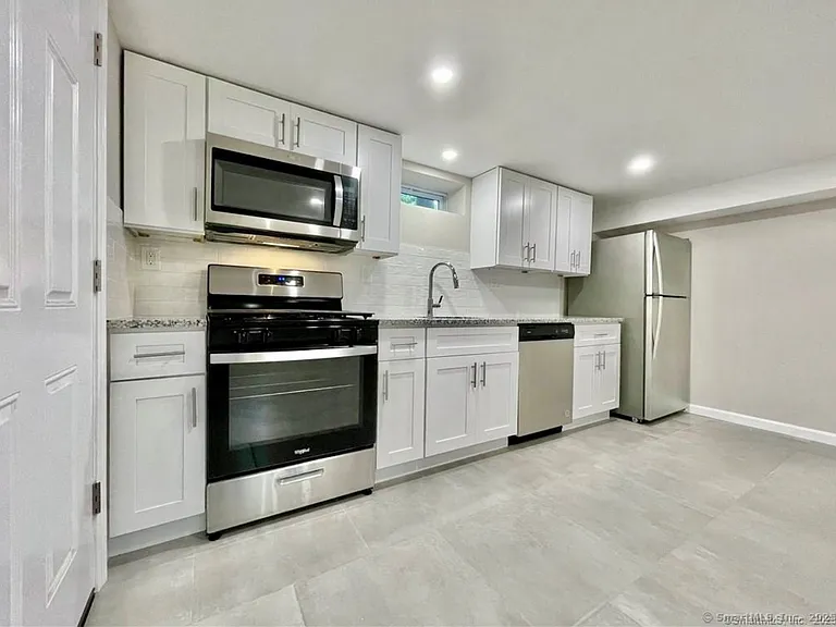 95 Warner St #B — Photo 3