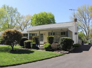 402 Stuart Ln, Ambler, PA 19002