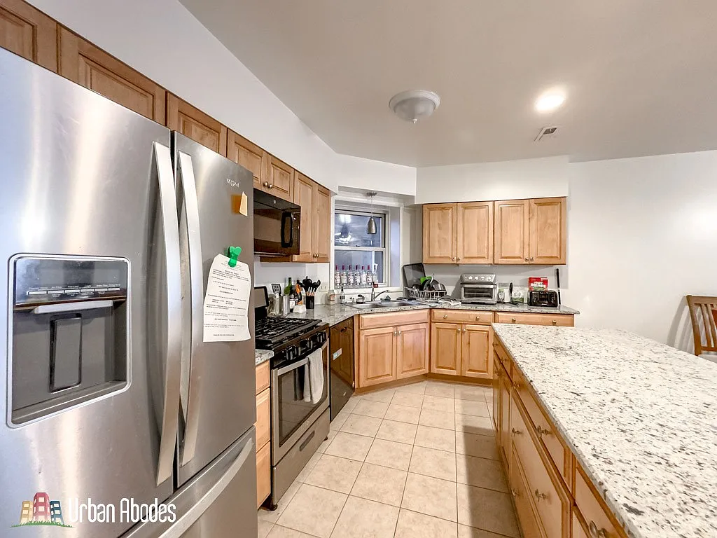 6711 N Sheridan Rd — Photo 3