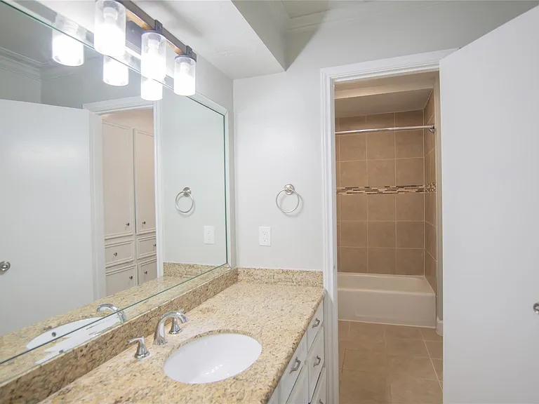 3406 Deerwood Ln — Photo 32