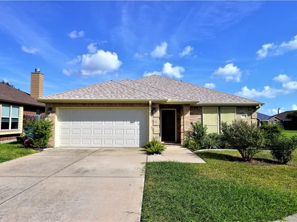 1014 Forest Oak Dr, Portland, TX 78374