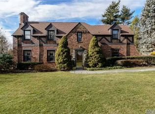 4 Harbor View Dr, Halesite, NY 11743