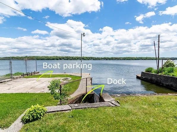 4 Lake Ave, Tiverton, RI 02878