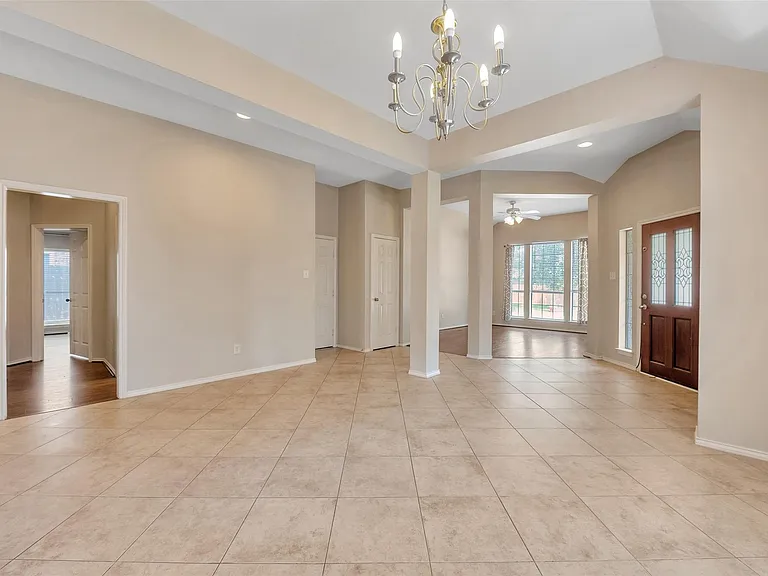 871 Falling Springs Ln — Photo 6