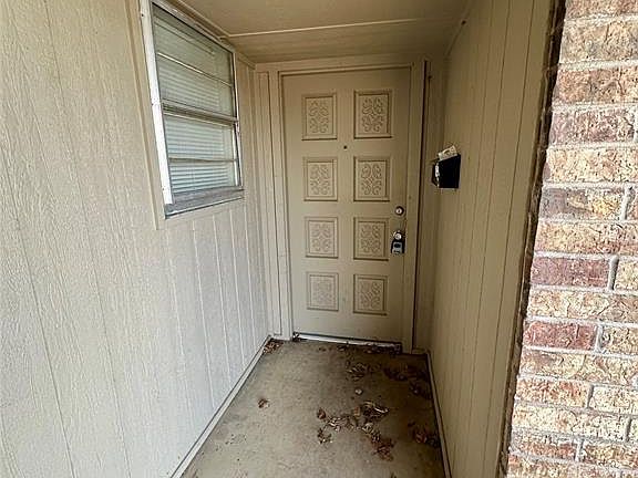 3rd image of 912 Eagle Dr