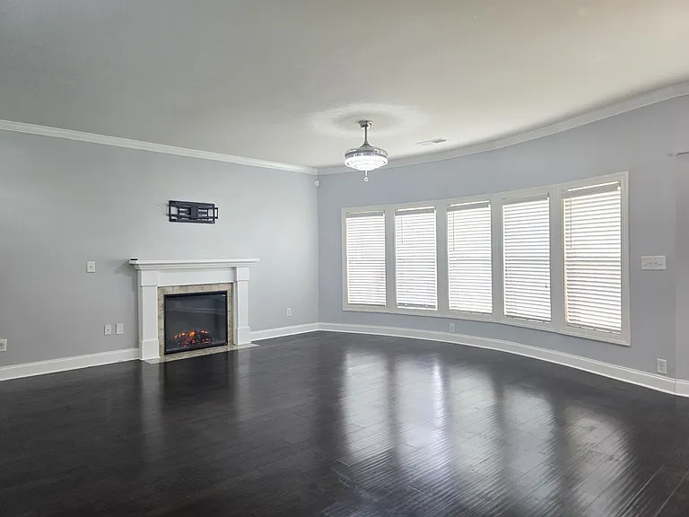 8809 Crenshaw Dr — Photo 9