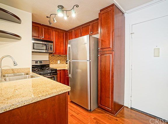 3rd image of 5550 Owensmouth Ave APT 224