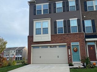8901 Foxway Ridge Ln, Manassas, VA 20110