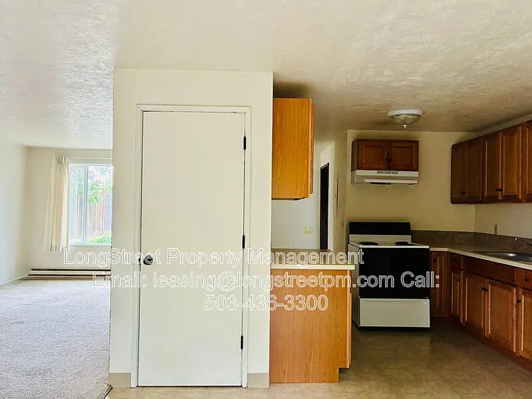 933A NW Sequoia Ave — Photo 6