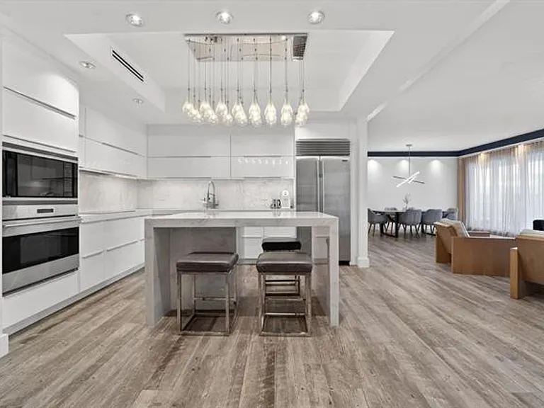 2301 Collins Ave #Penthouse 14 — Photo 2
