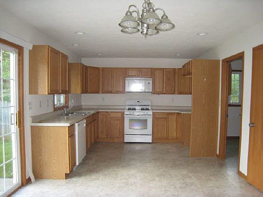 4th image of 1302 Arnold Ave