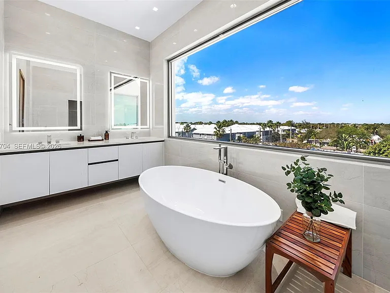 246 NE 6th Ave #PENTHOUSE — Photo 18