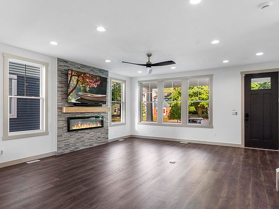 5th image of 1121 N Lawrence St